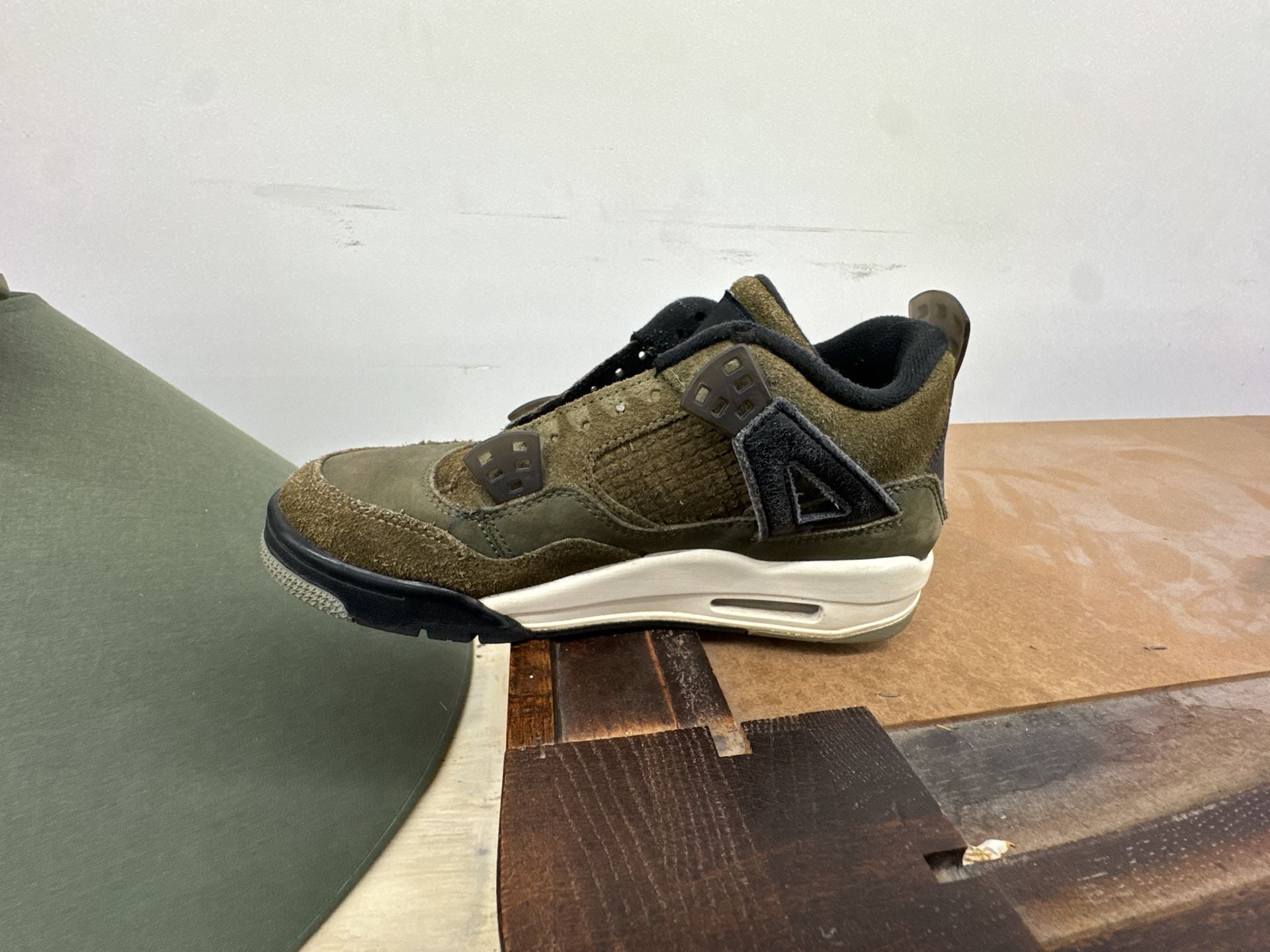 Jordan Air Jordan 4 Retro SE Craft Size 6Y Medium Olive 2