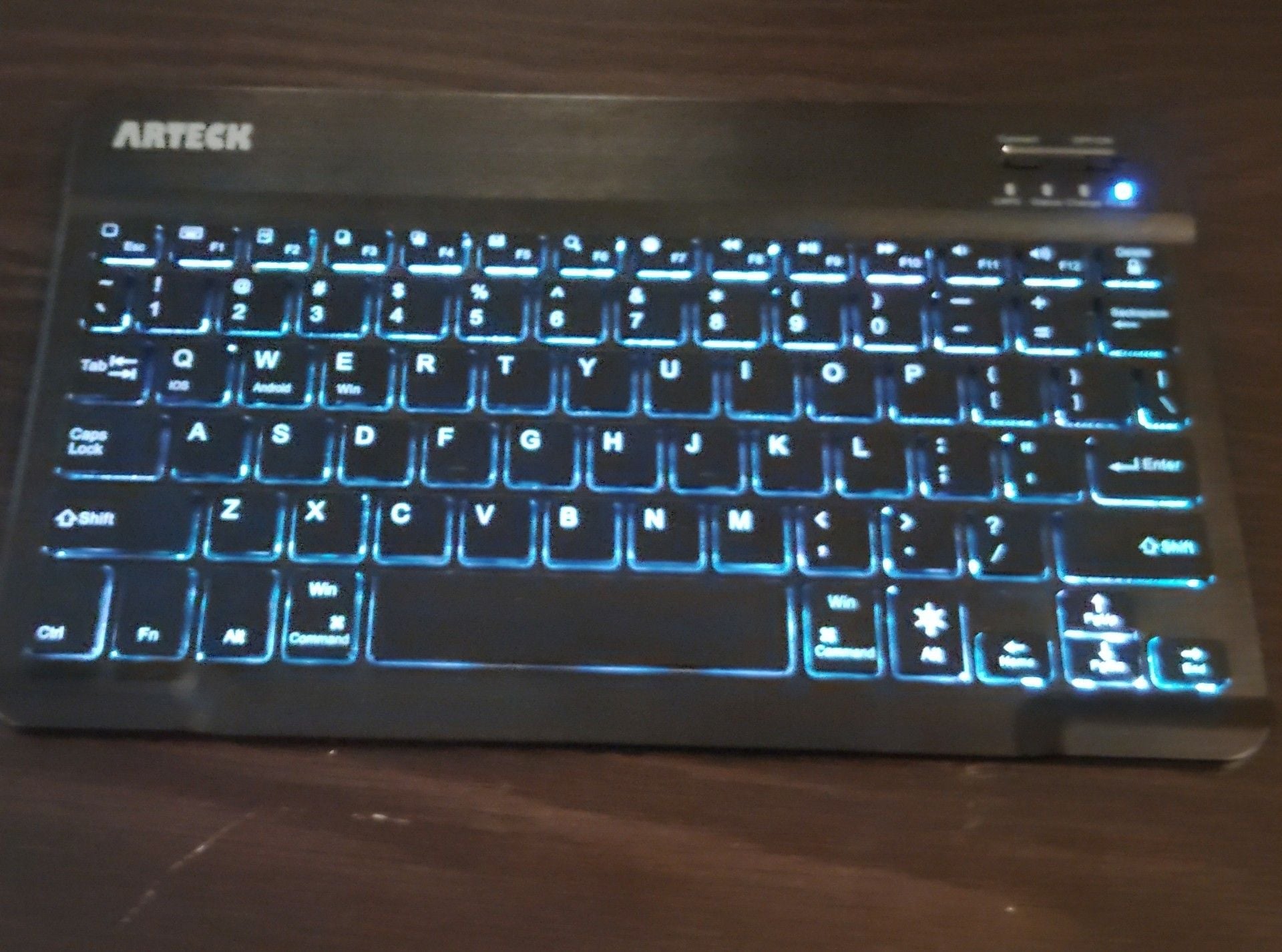 Arteck HB030B Universal Backlit Wireless Bluetooth Keyboard Black 3