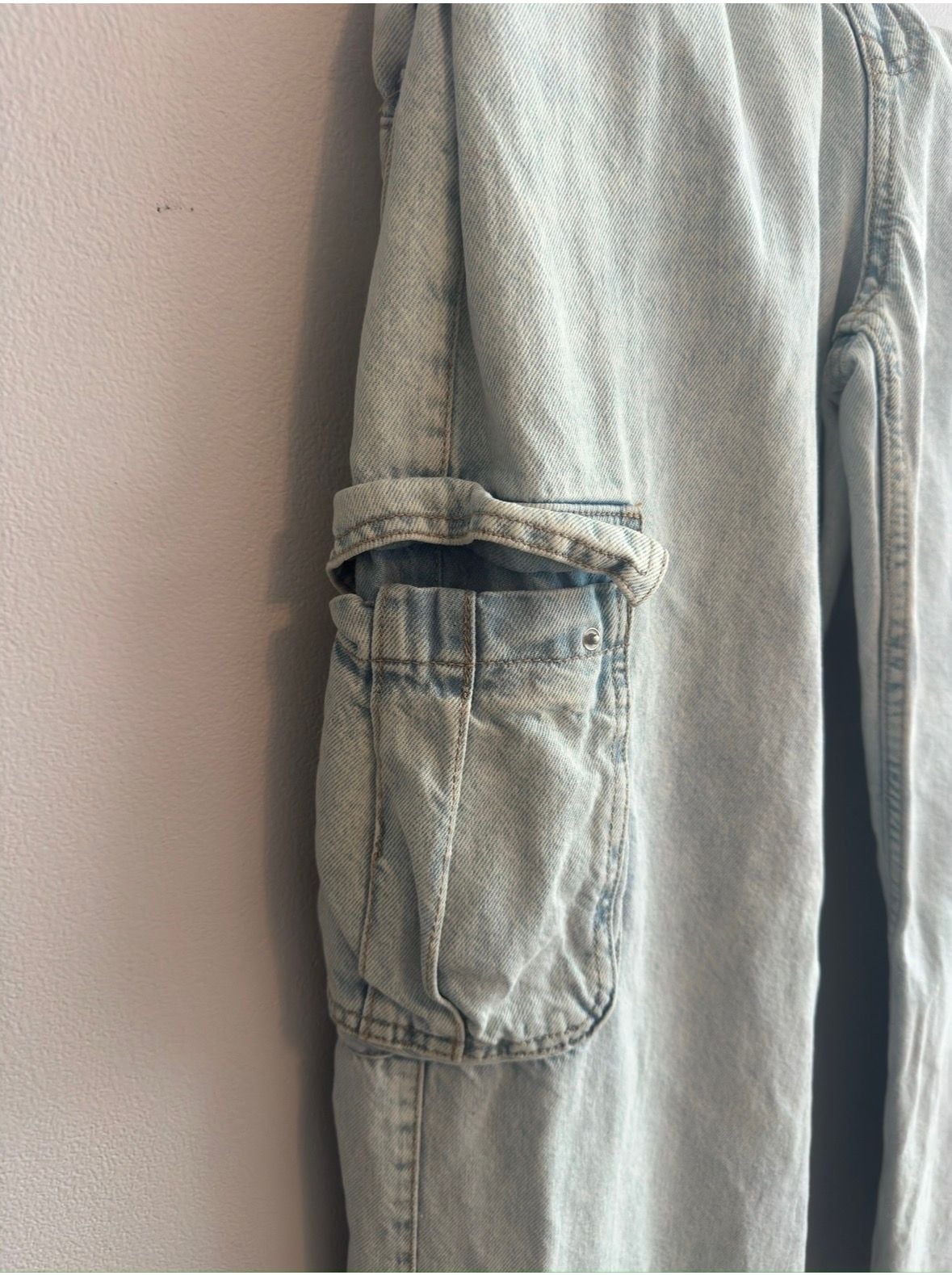 Aeropostale Baggy Wide Leg Cargo Size 8R Light Wash Jeans 3