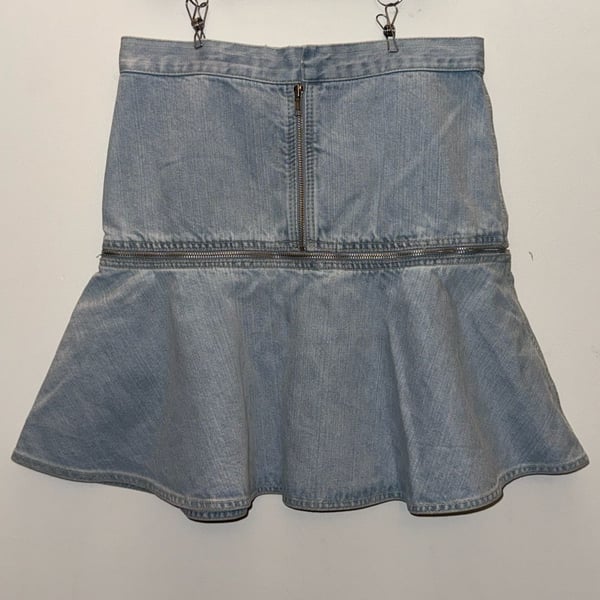 Marc Jacobs Ruffled Denim Skirt Size 4 Light Wash Cotton Zip Detail