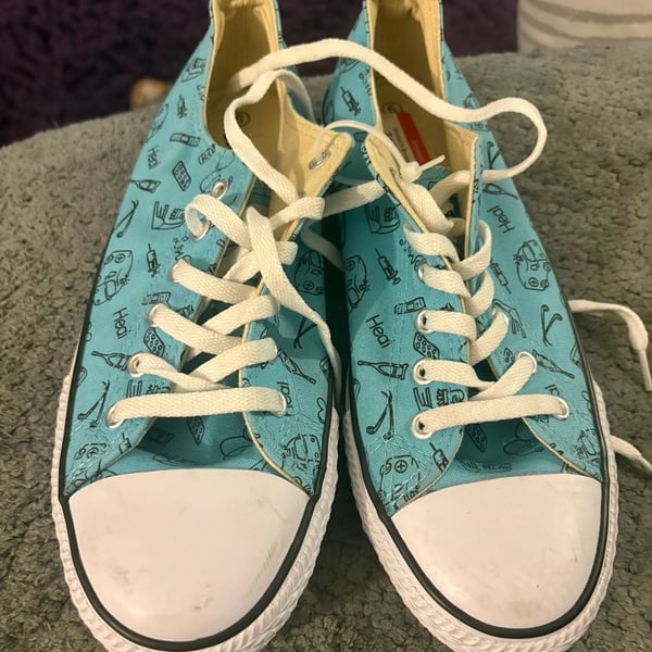 ZooSurf Nurse Model Size 9 Blue White Laces Sneakers