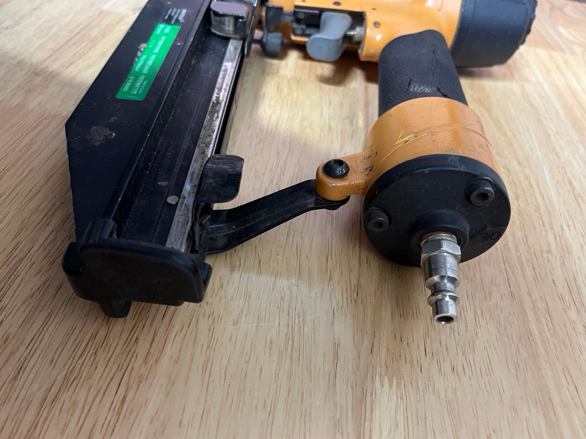 Bostitch SB-1664FN Finish Nailer (N) 3