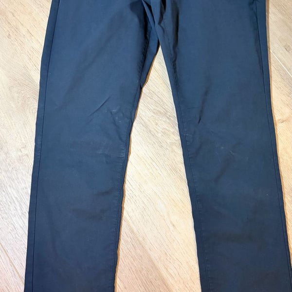 Old Navy Ultimate Tech Slim Size 30x32 Black Built-in Flex Pants