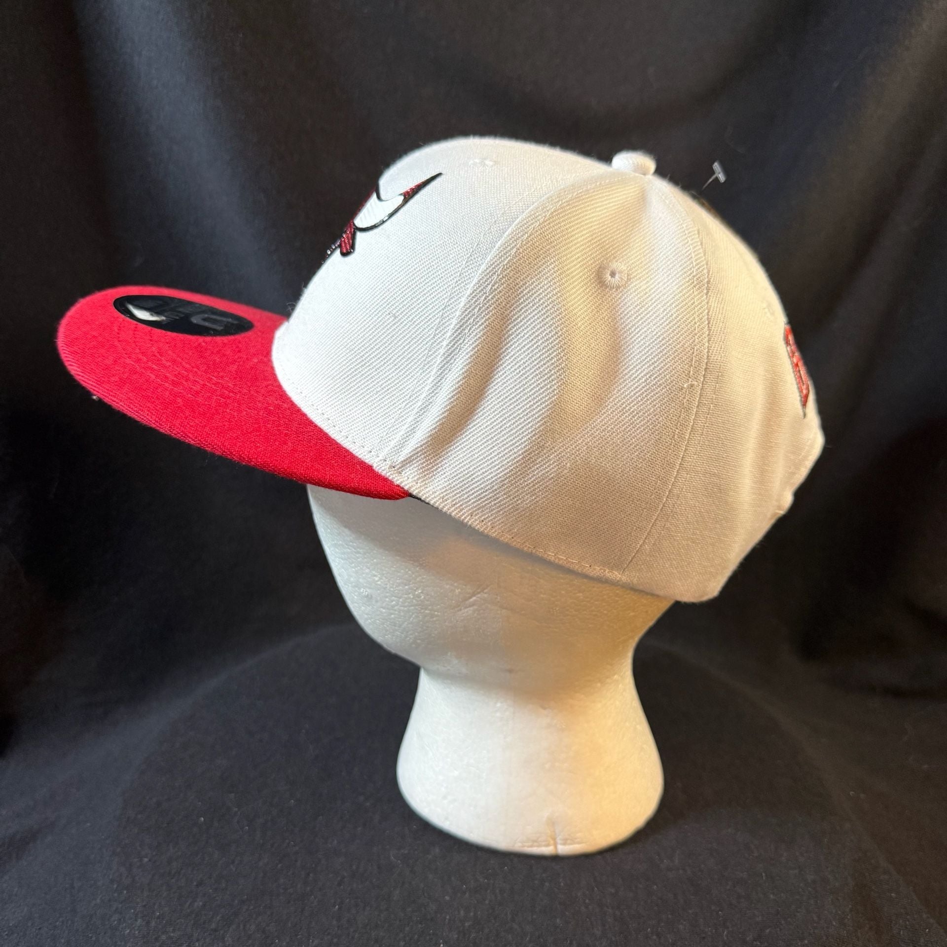 Ultra Game NBA Chicago Bulls Snapback Flat Brim Cap White Red 7