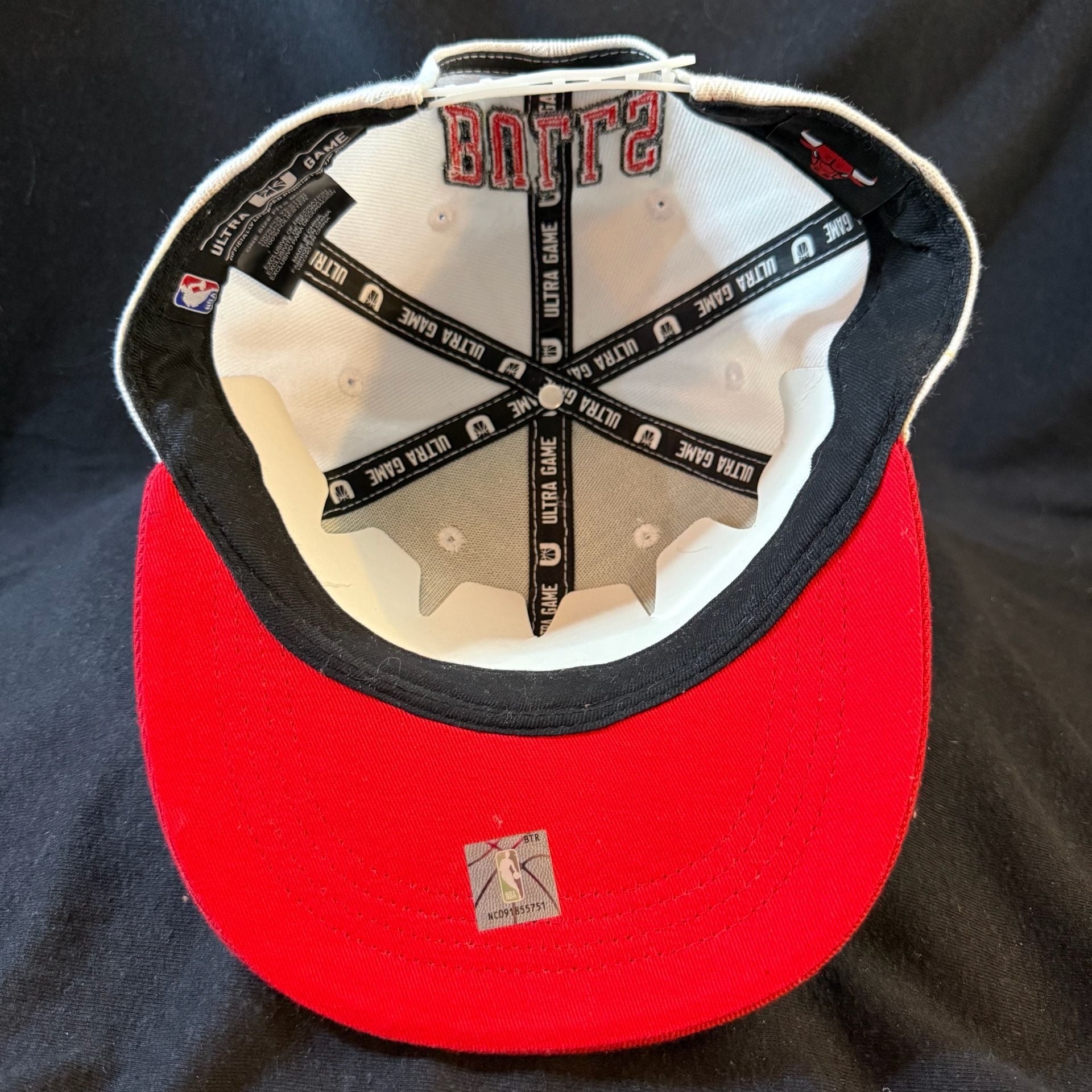 Ultra Game NBA Chicago Bulls Snapback Flat Brim Cap White Red 8