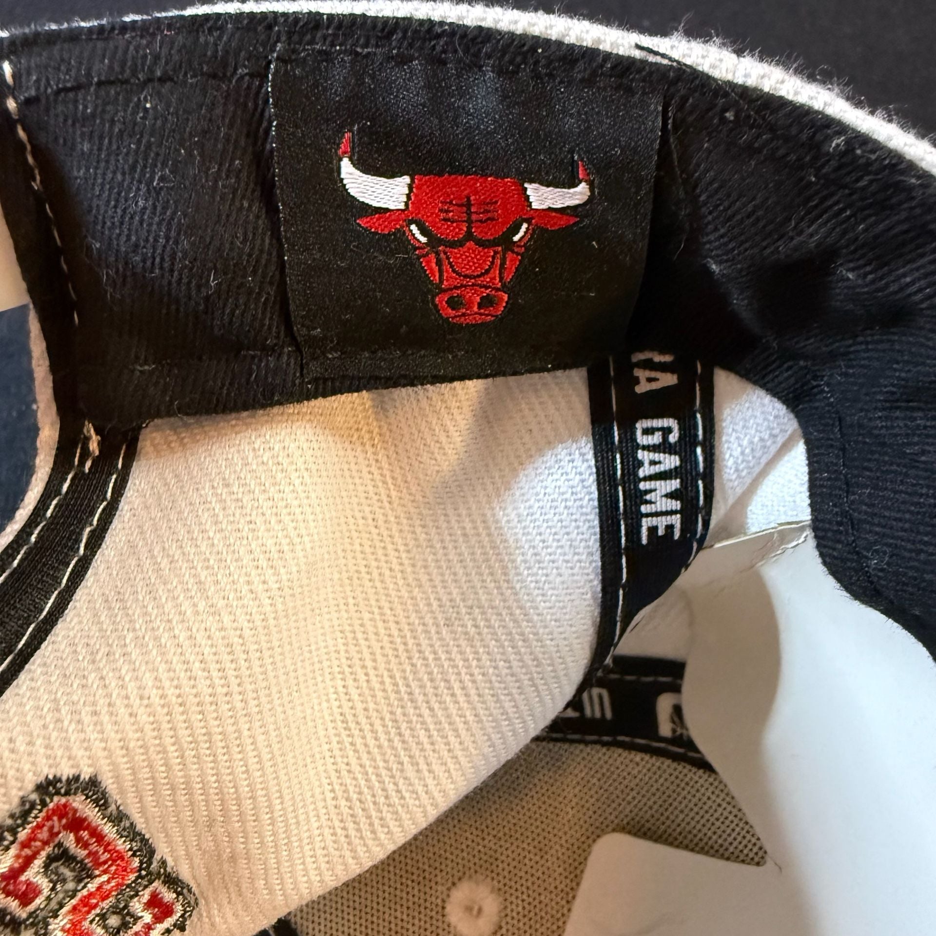 Ultra Game NBA Chicago Bulls Snapback Flat Brim Cap White Red 11