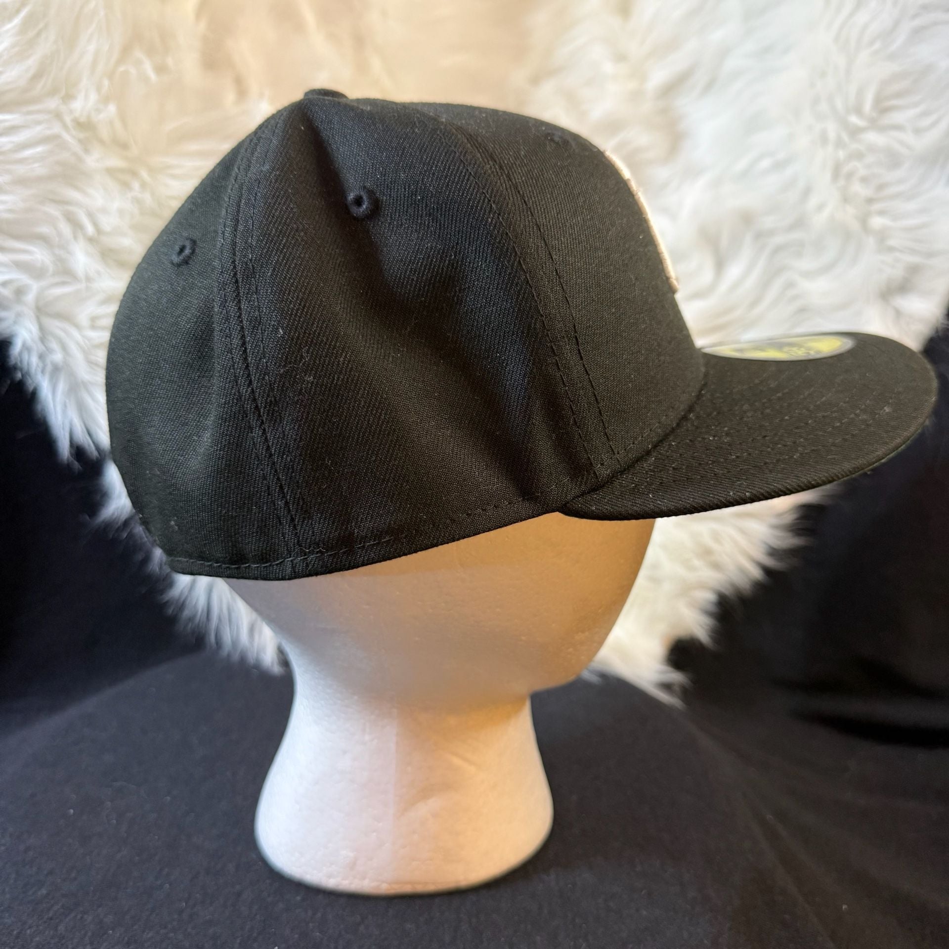 New Era New York Yankees Tonal Florals 59FIFTY Fitted Hat Size 7 1/8 Black 7