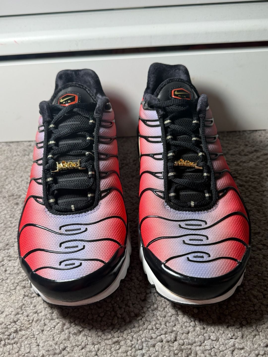 Nike Air Max Plus Sisterhood Size 8 Women Red Gold 4