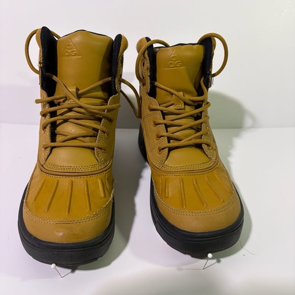 Nike ACG Woodside 2 High Size 4.5Y Wheat Boots