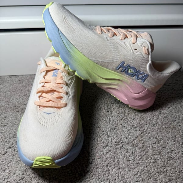 HOKA Arahi 8 Size 7.5B Alabaster Tangerine Glow Running Shoes