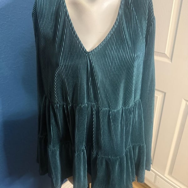 Tinsel NWT 2X Reflecting Pond Teal Pleated Tiered Tunic Top