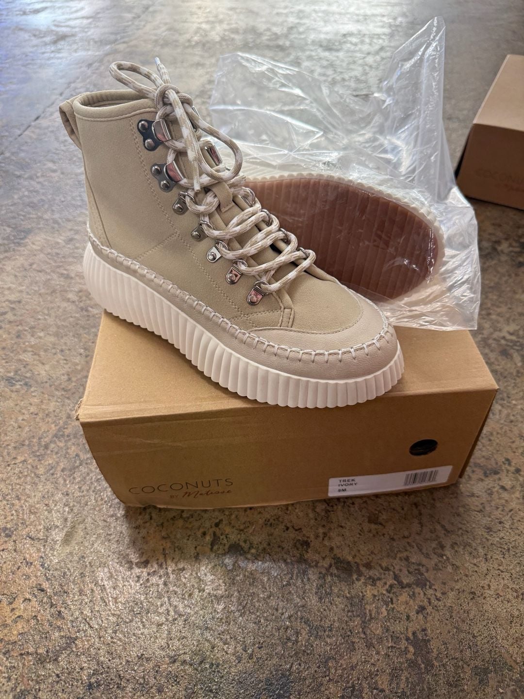 Coconuts by Matisse Trek Boot Size 8M Ivory 7