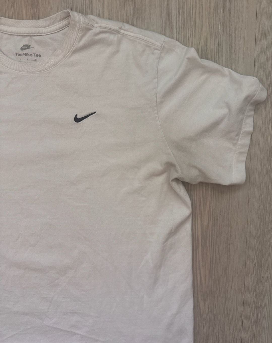Nike The Nike Tee Size L Minimalist White T-Shirt Small Swoosh 3