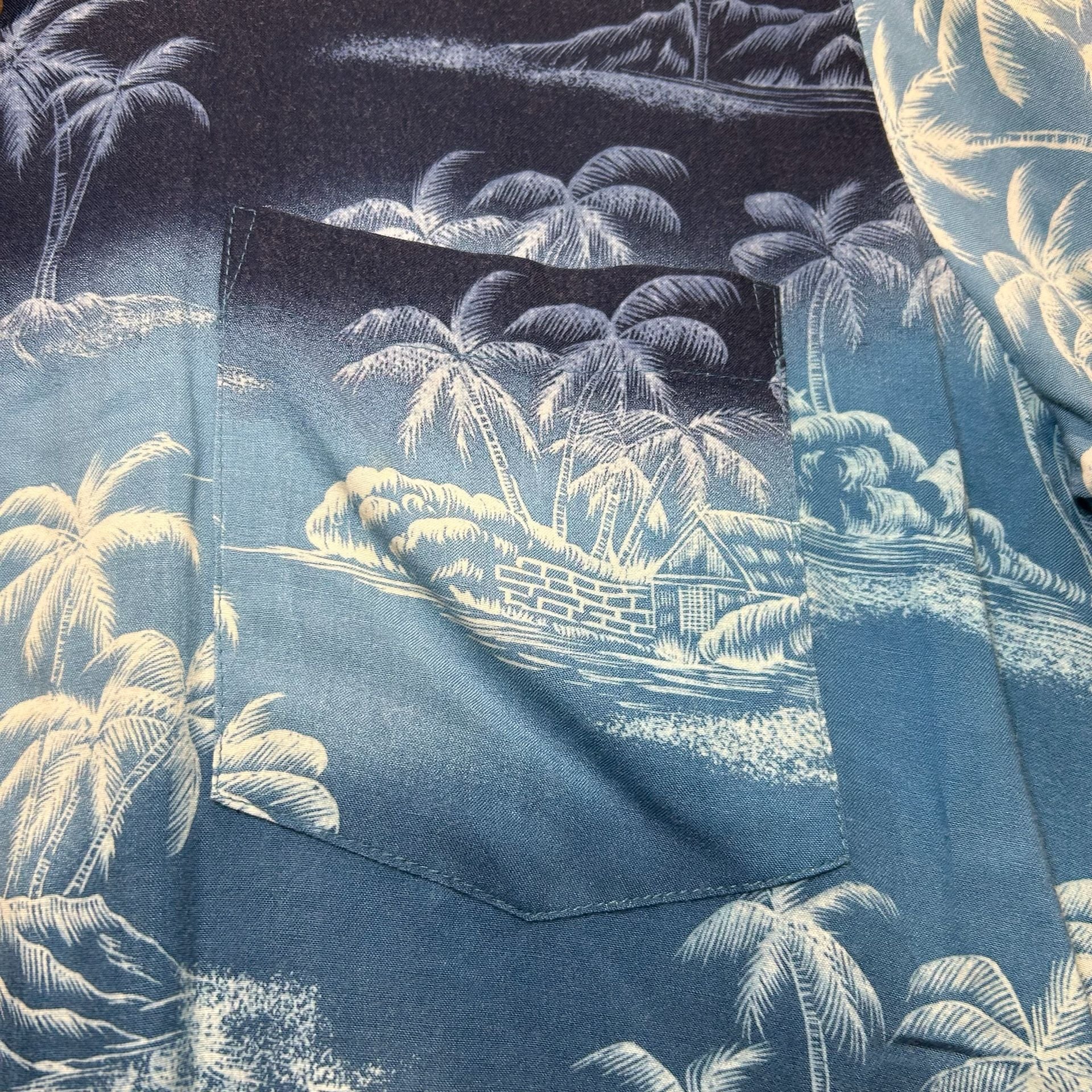Vintage Kennington LTD 2000s Hawaiian Shirt Palm Tree Volcano Design Size M 4