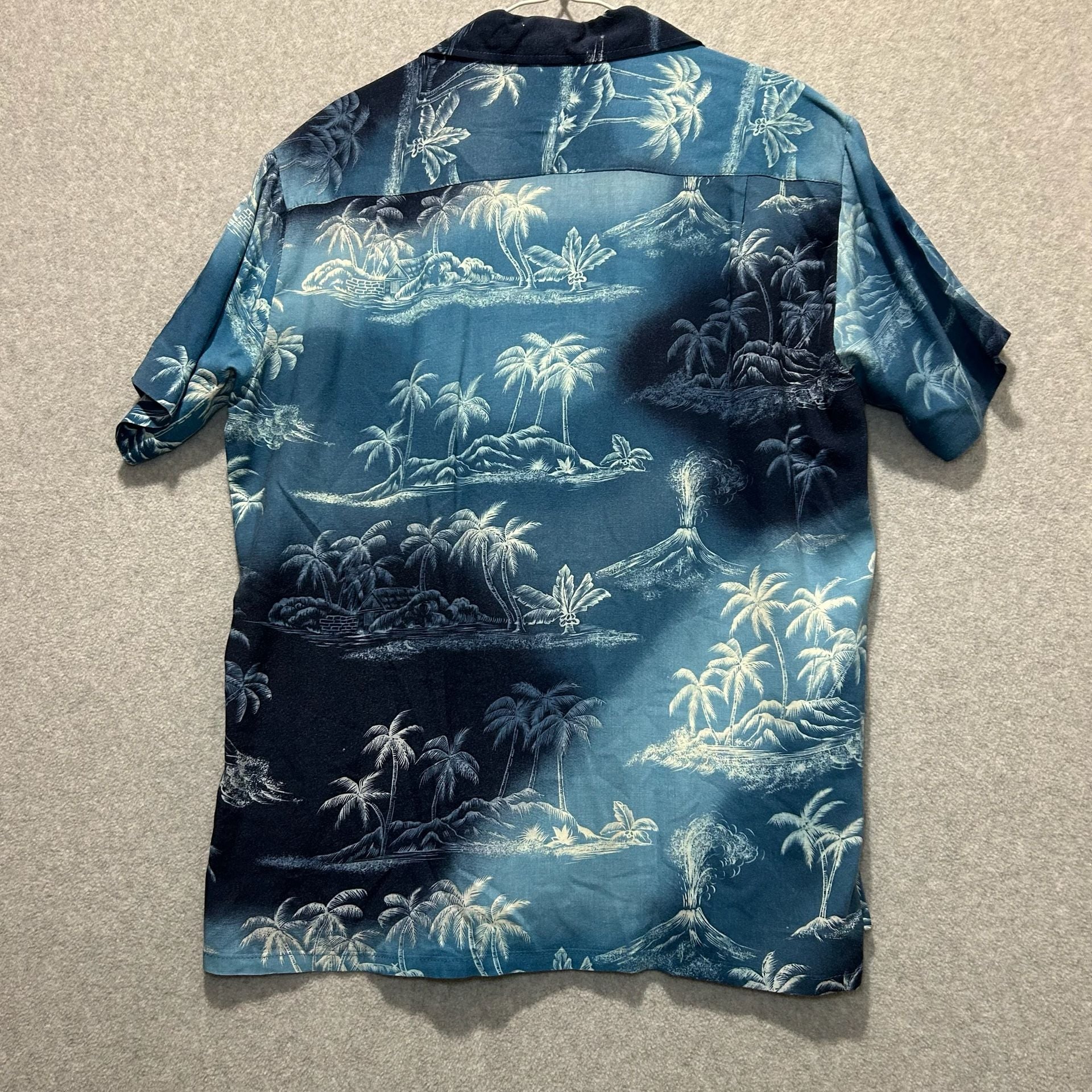 Vintage Kennington LTD 2000s Hawaiian Shirt Palm Tree Volcano Design Size M 5