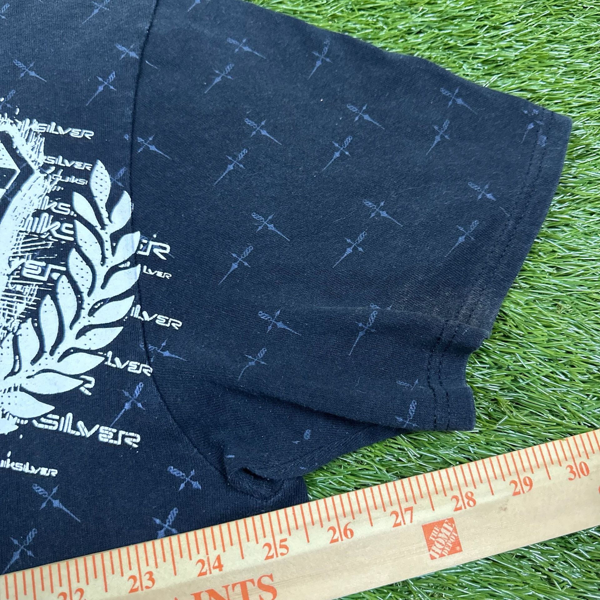 Y2K Quiksilver All Over Print Crest Logo Black Graphic T-Shirt Surf Skate
 7