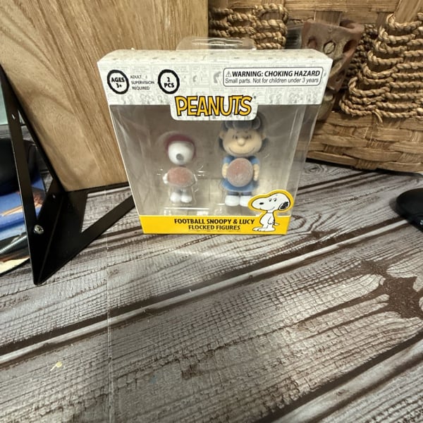 Peanuts Football Snoopy & Lucy Flocked Figures 2 Pcs