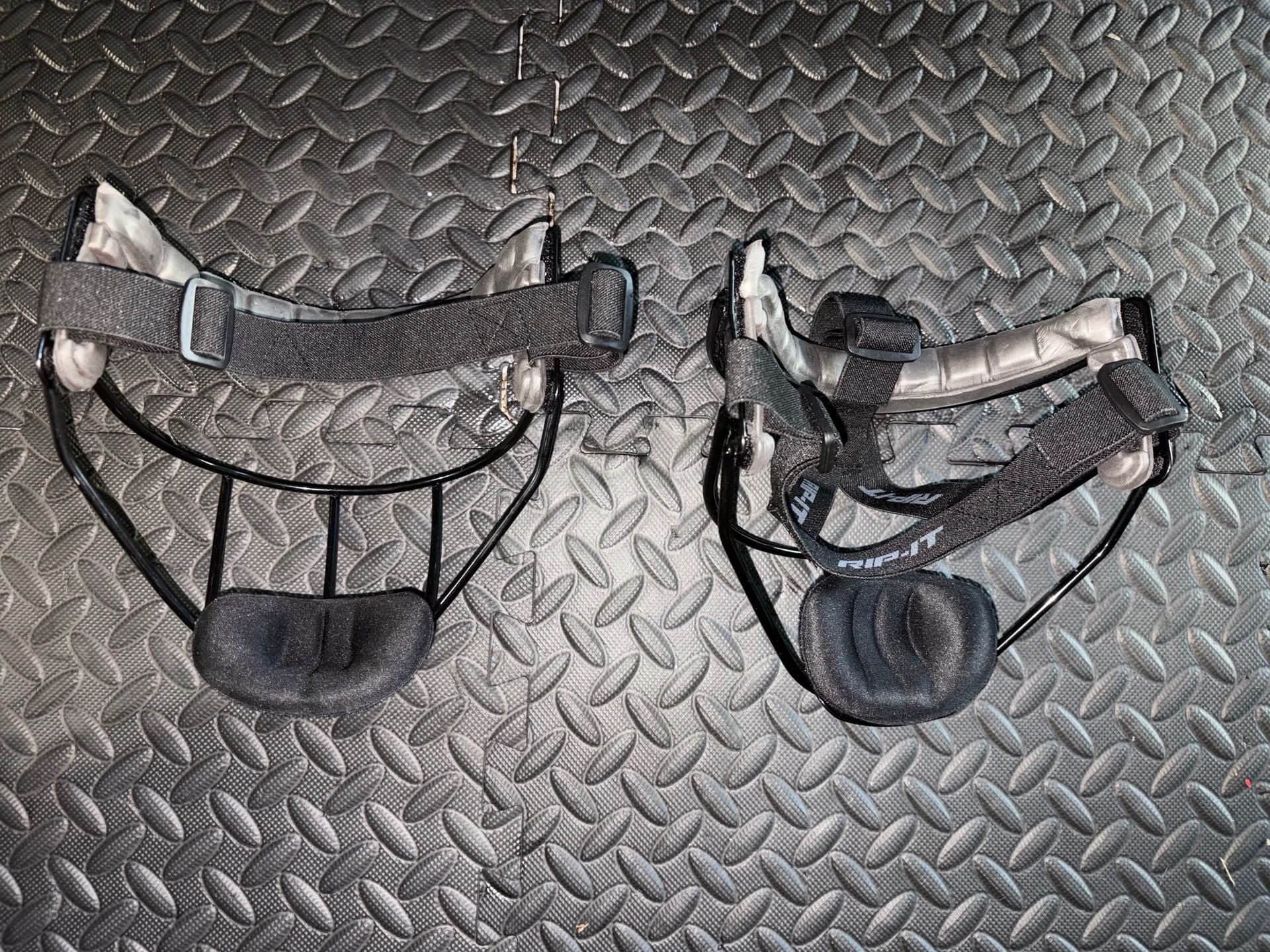 RIP-IT Defense Pro Softball Face Mask Black 2