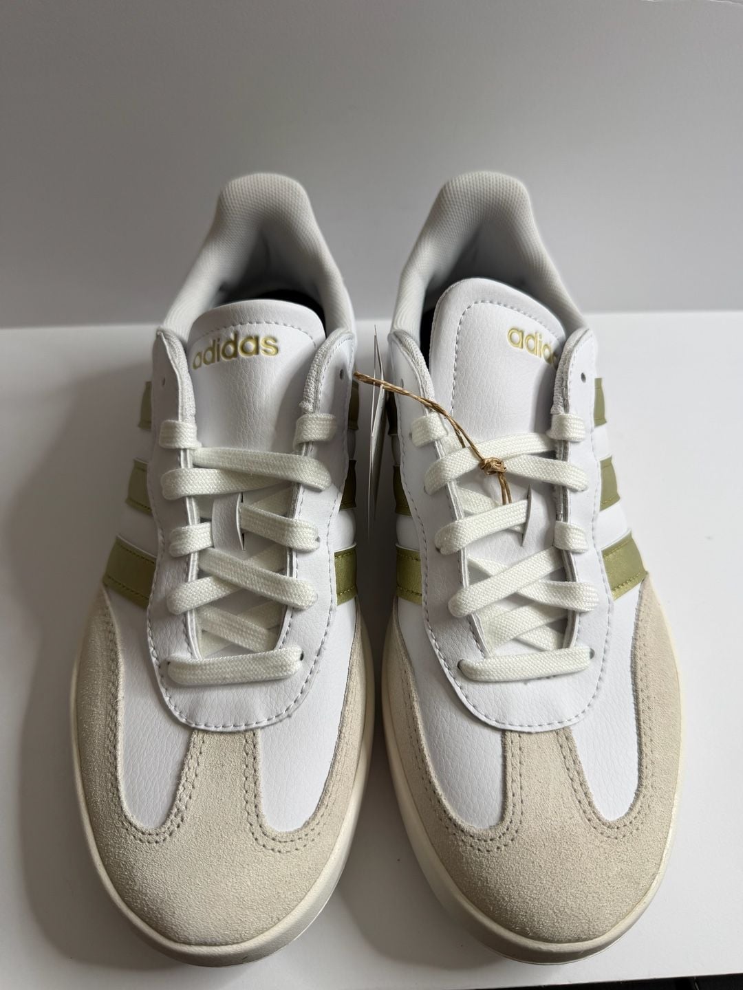 Adidas Barreda Size 8.5 White Gold Sneakers 2