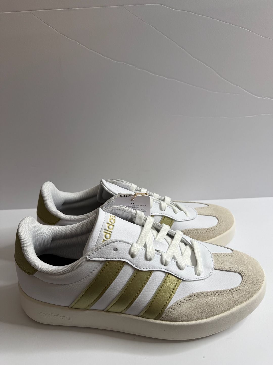 Adidas Barreda Size 8.5 White Gold Sneakers 3