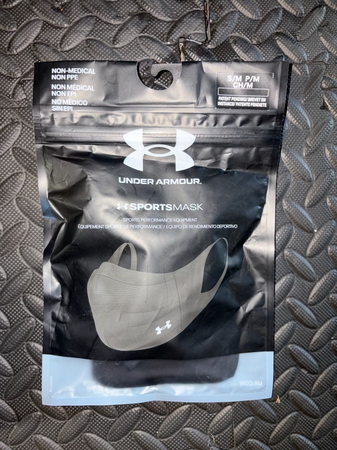 Under Armour Sports Mask Size S/M Black 1