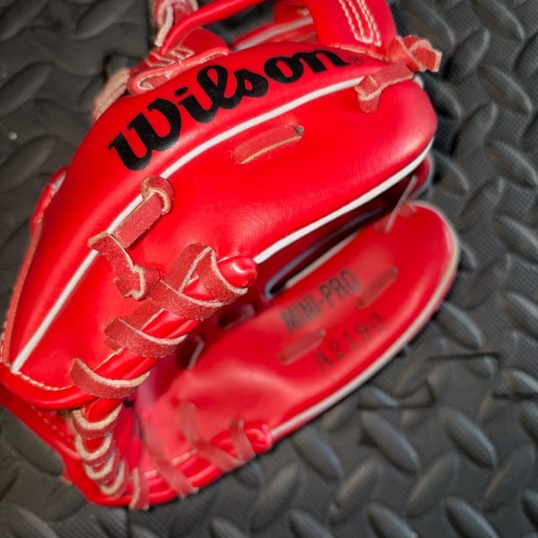 Wilson Mini-Pro Baseball Glove A2190 8.5 Red T-Ball