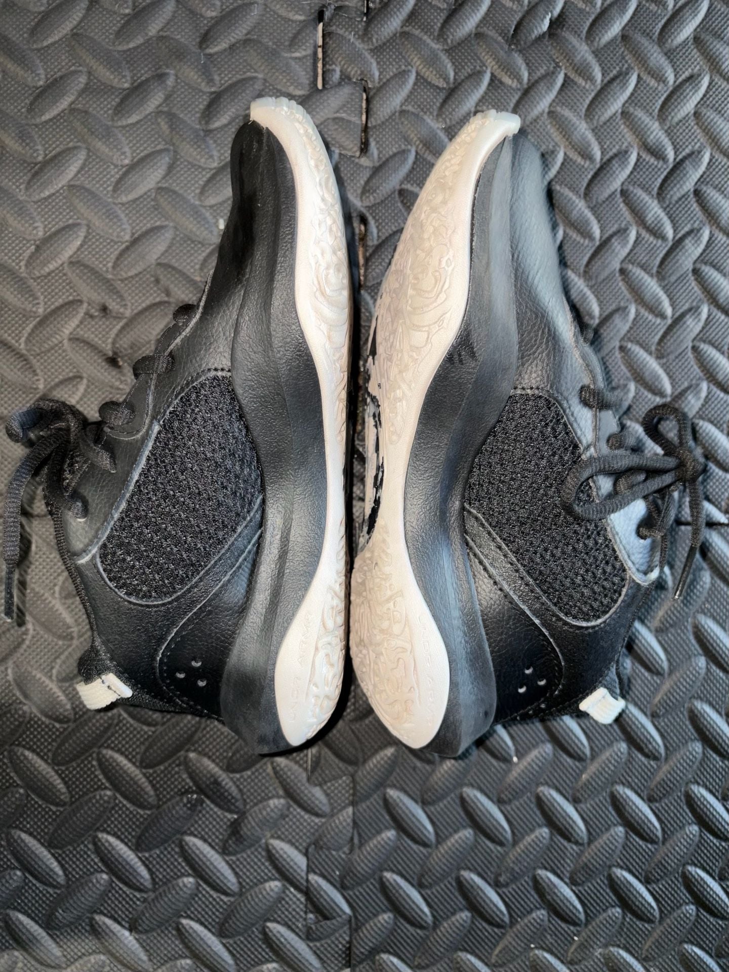 Under Armour Lockdown 6 Size 1Y Black Gold Basketball Shoes Sneakers 5