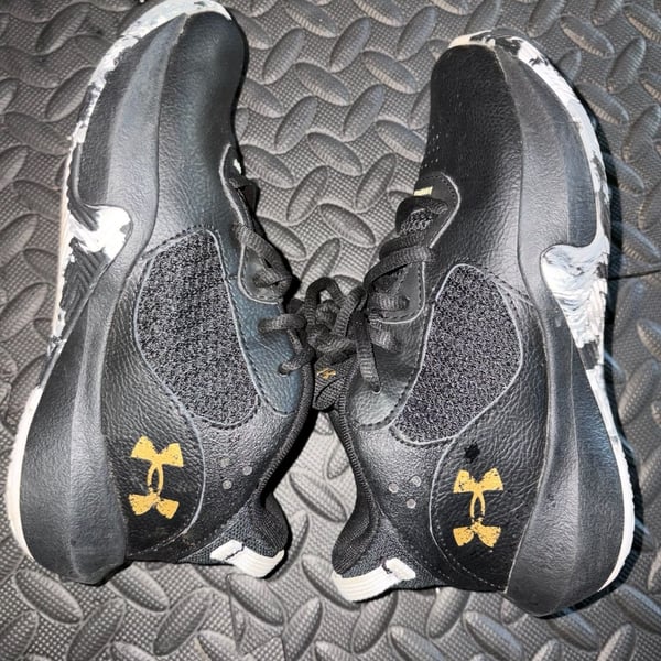 Under Armour Lockdown 6 Size 1Y Black Gold Basketball Shoes Sneakers