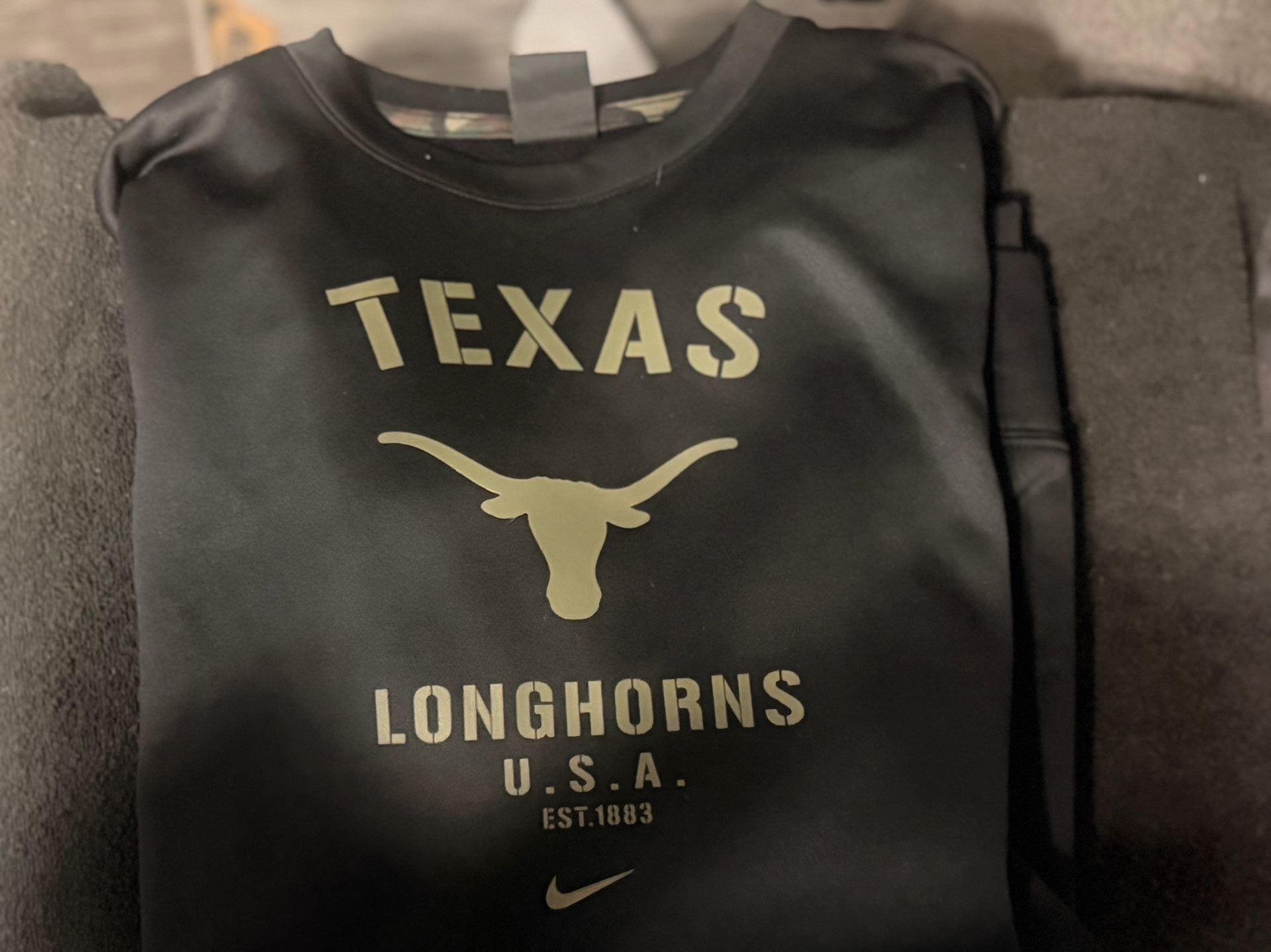 Nike On Field Texas Longhorns Military Camo Sweatshirt DD4404-010 Women's Large 3