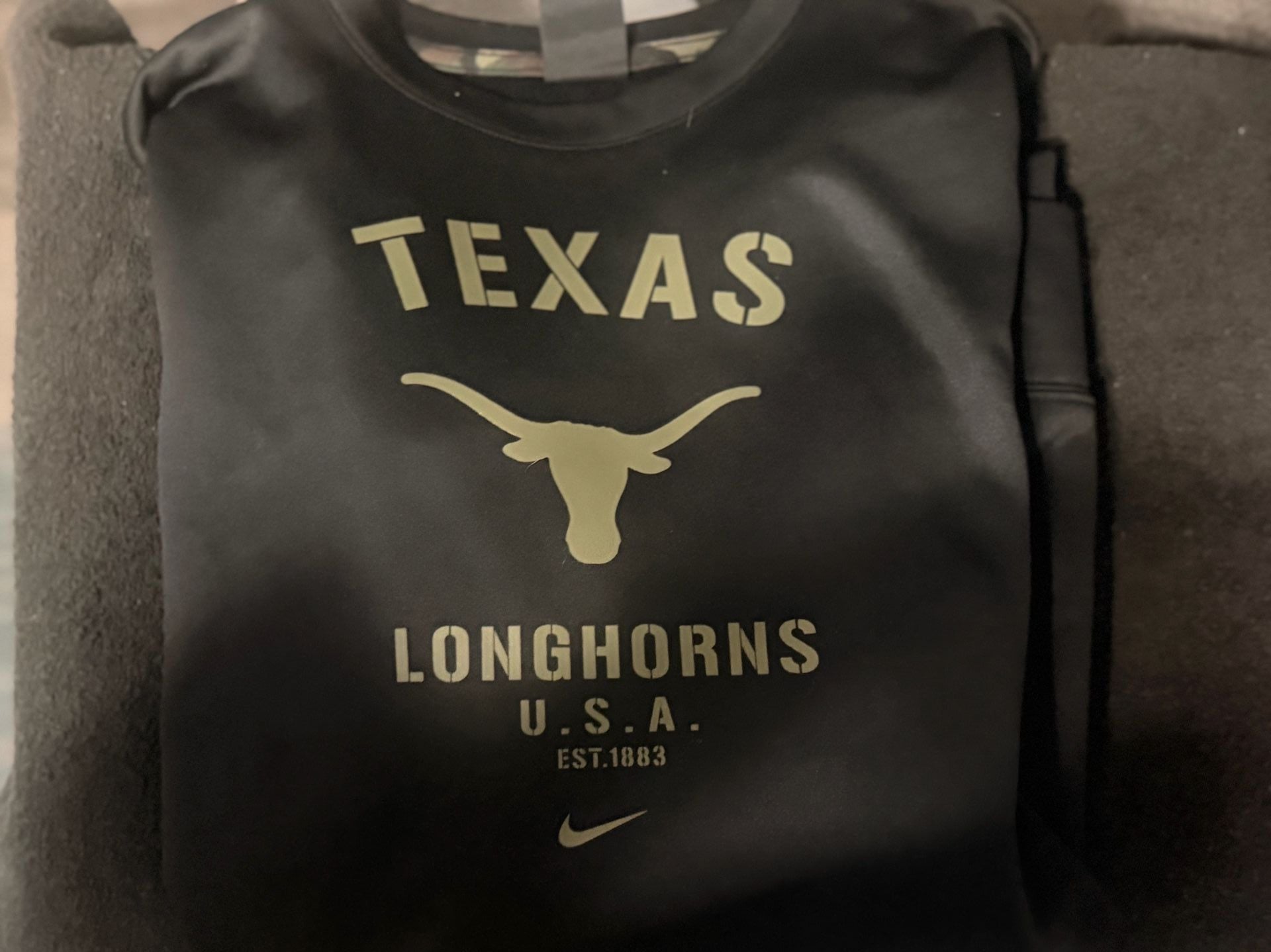 Nike On Field Texas Longhorns Military Camo Sweatshirt DD4404-010 Women's Large 8