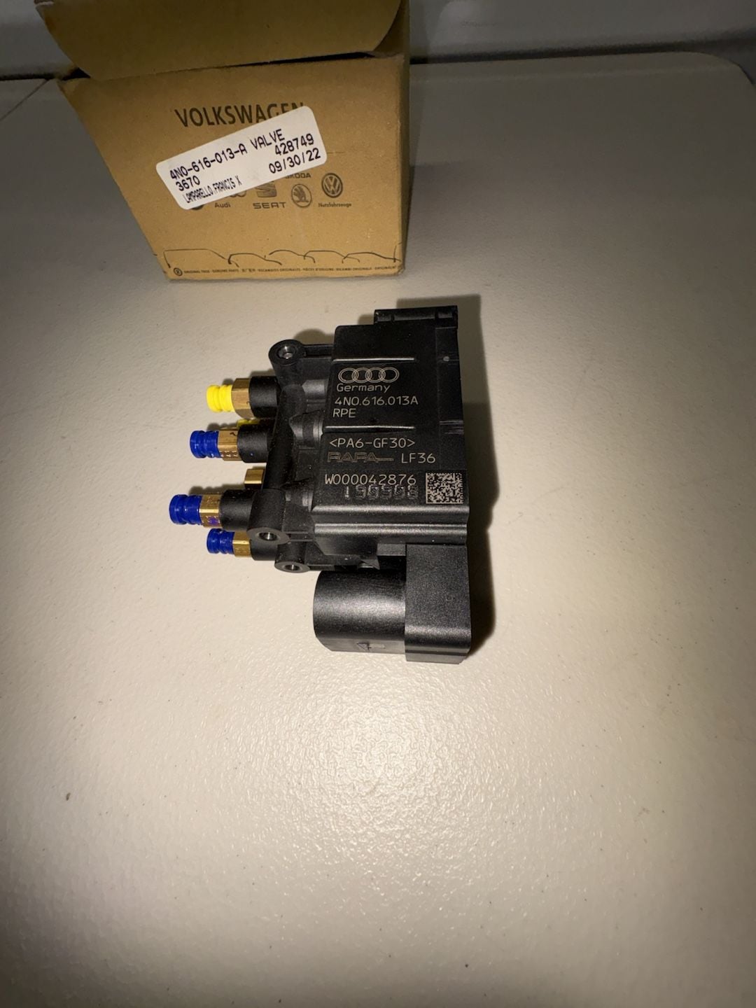 Audi Air Suspension Valve Block 4N0616013A Genuine OEM 2