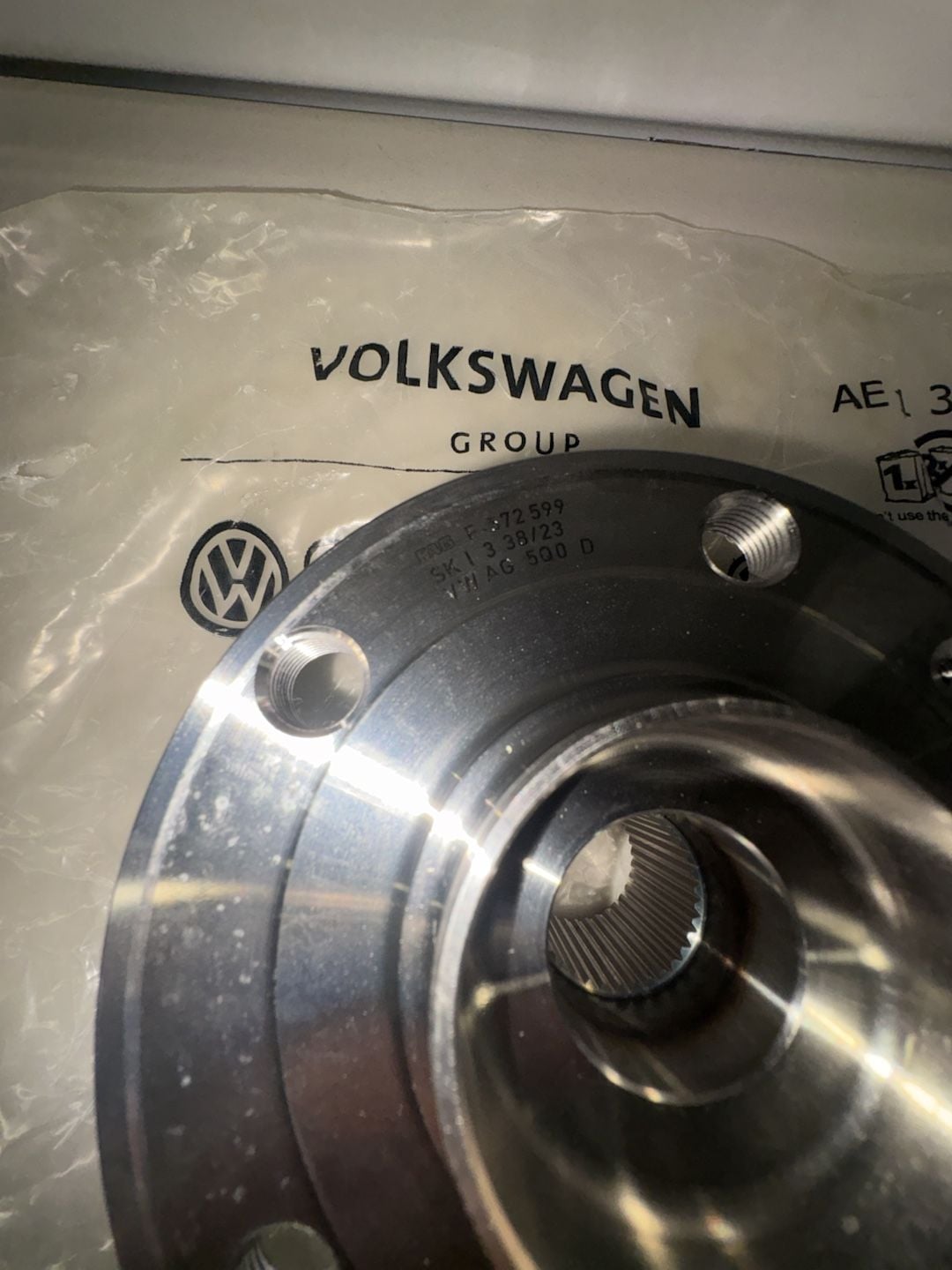 Volkswagen Wheel Bearing and Hub Assembly 5Q0 500 D 2