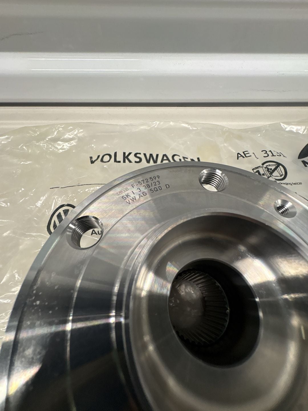 Volkswagen Wheel Bearing and Hub Assembly 5Q0 500 D 3