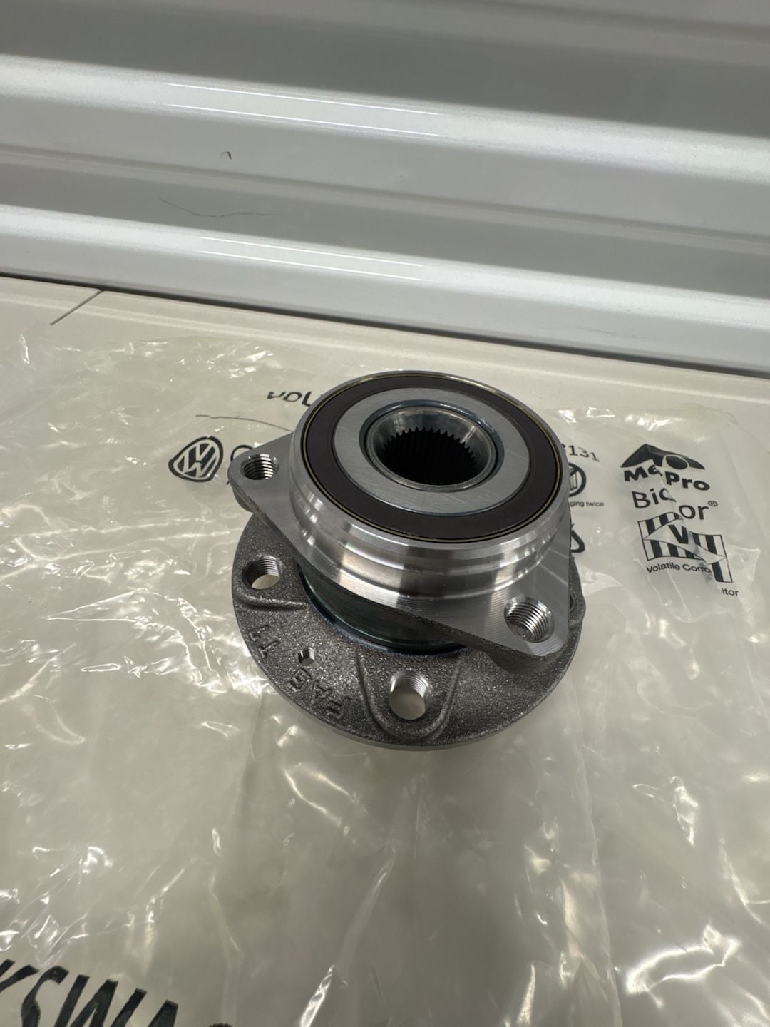 Volkswagen Wheel Bearing and Hub Assembly 5Q0 500 D 5