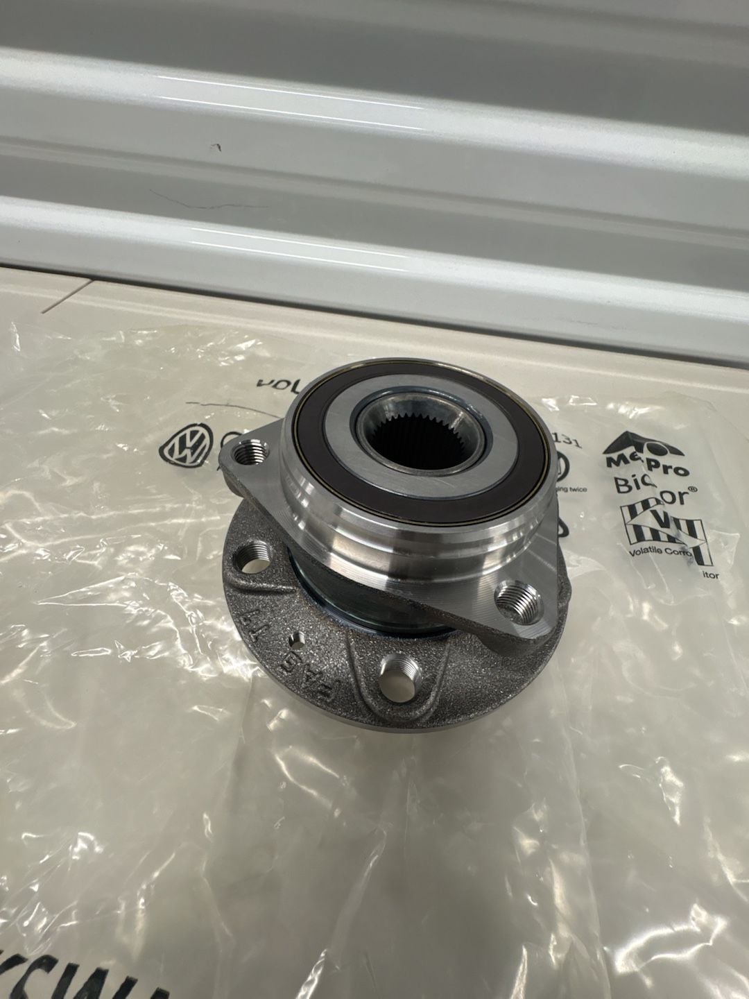 Volkswagen Wheel Bearing and Hub Assembly 5Q0 500 D 6