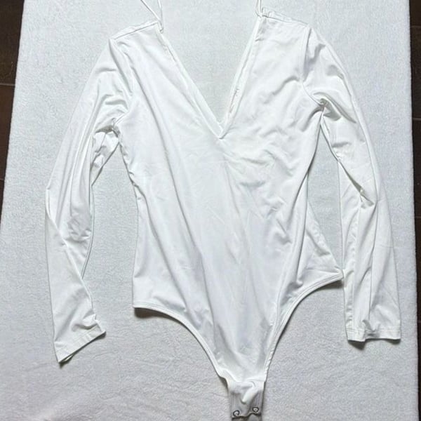 GB Plunge V-neck Long Sleeve Bodysuit White Size M