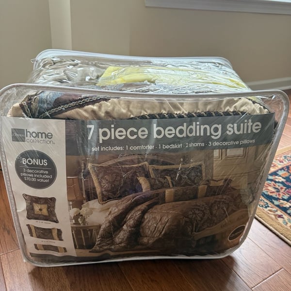 JCPenney Home Collection 7 Piece Bedding Suite Size Queen Brown Comforter