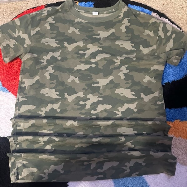 Vintage y2k streetwear Old Navy Camouflage T-Shirt Size M Green Camo tee