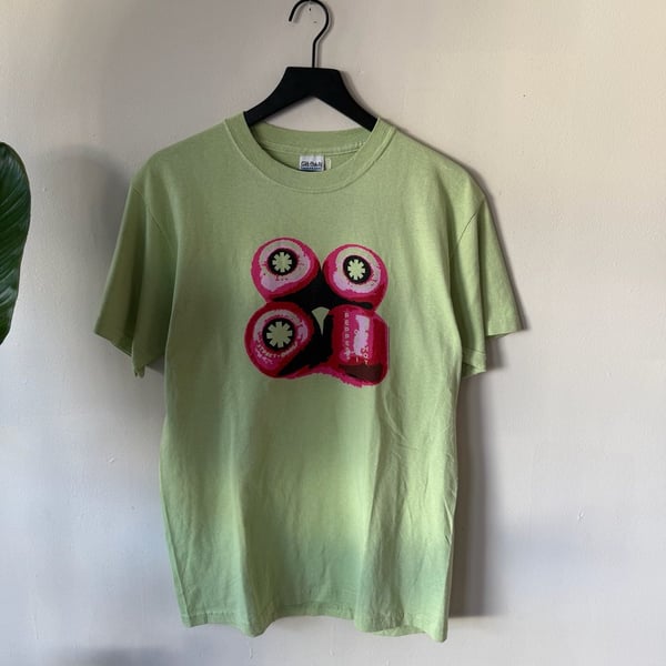 Gildan Red Hot Chili Peppers Skateboard Wheels T-Shirt Size M Green