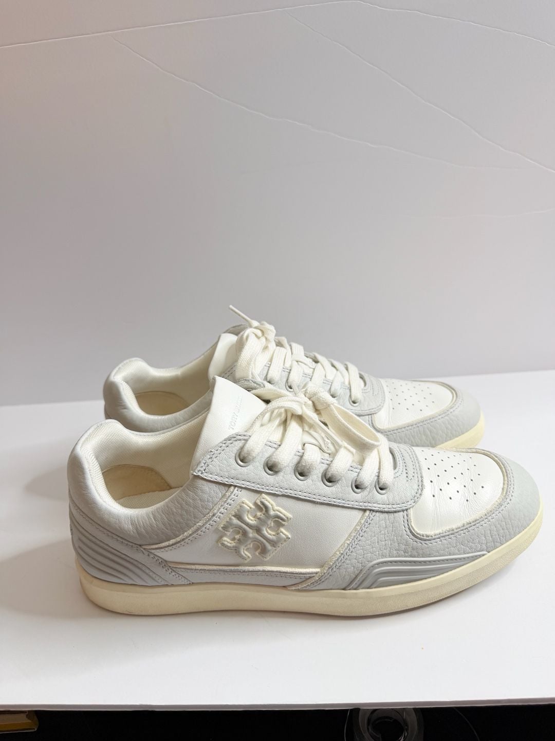 Tory Burch Clover Court Sneaker Size 9M White Titanium Leather Shoes 2