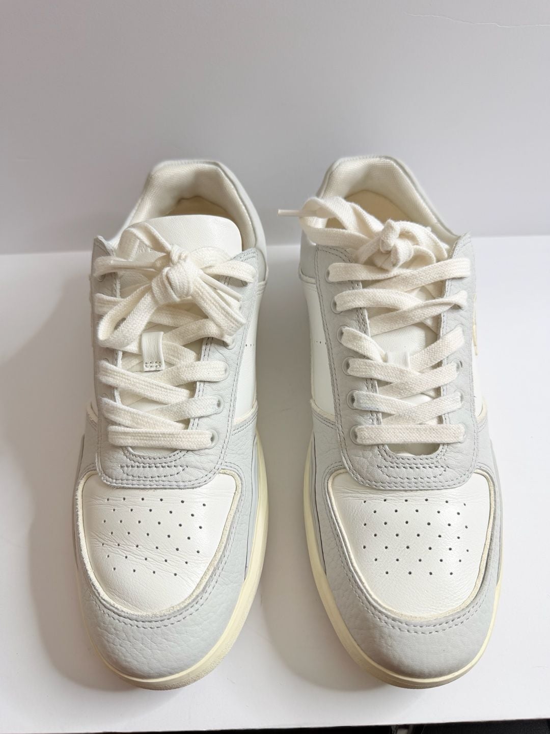 Tory Burch Clover Court Sneaker Size 9M White Titanium Leather Shoes 3