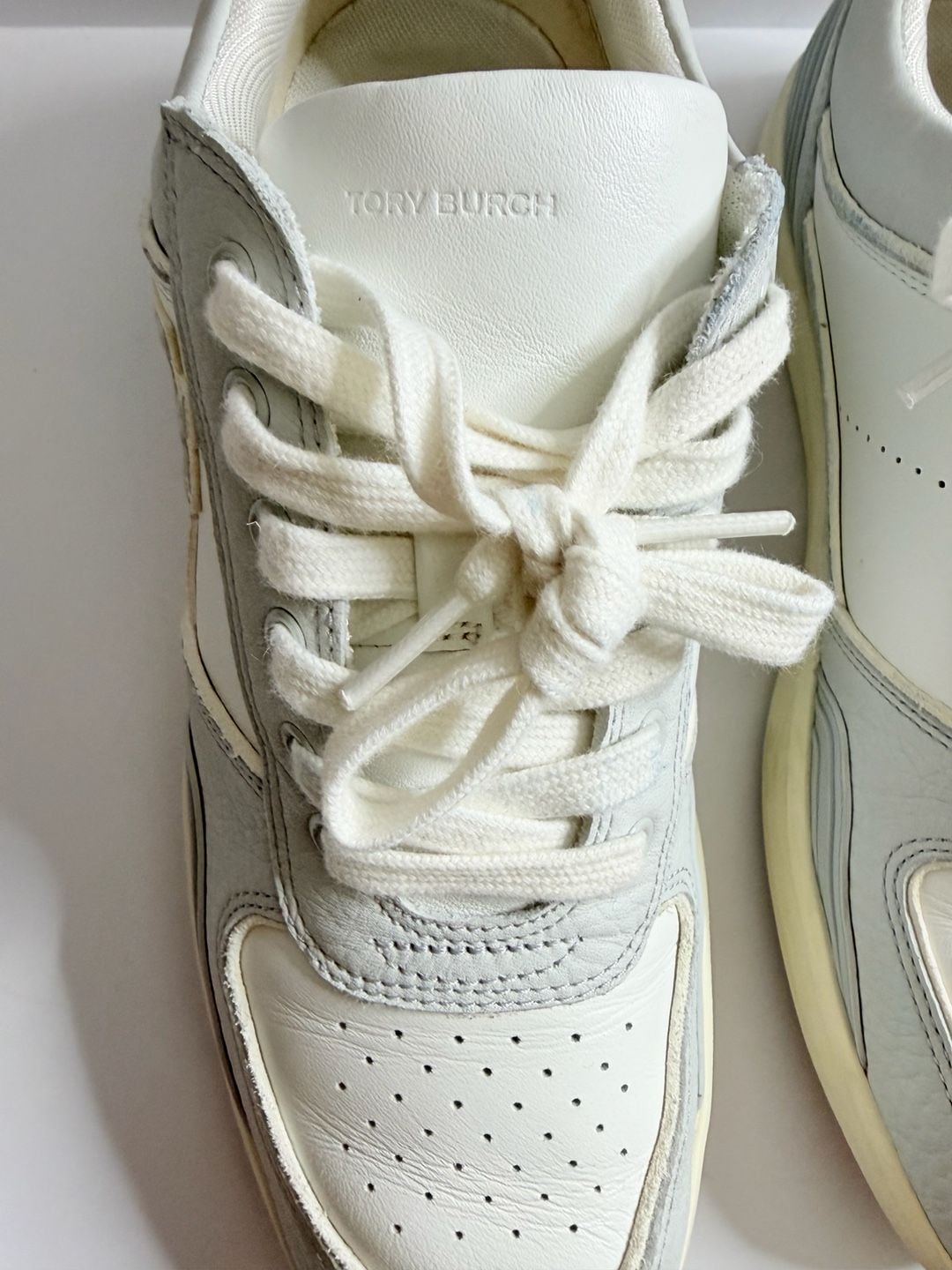 Tory Burch Clover Court Sneaker Size 9M White Titanium Leather Shoes 4