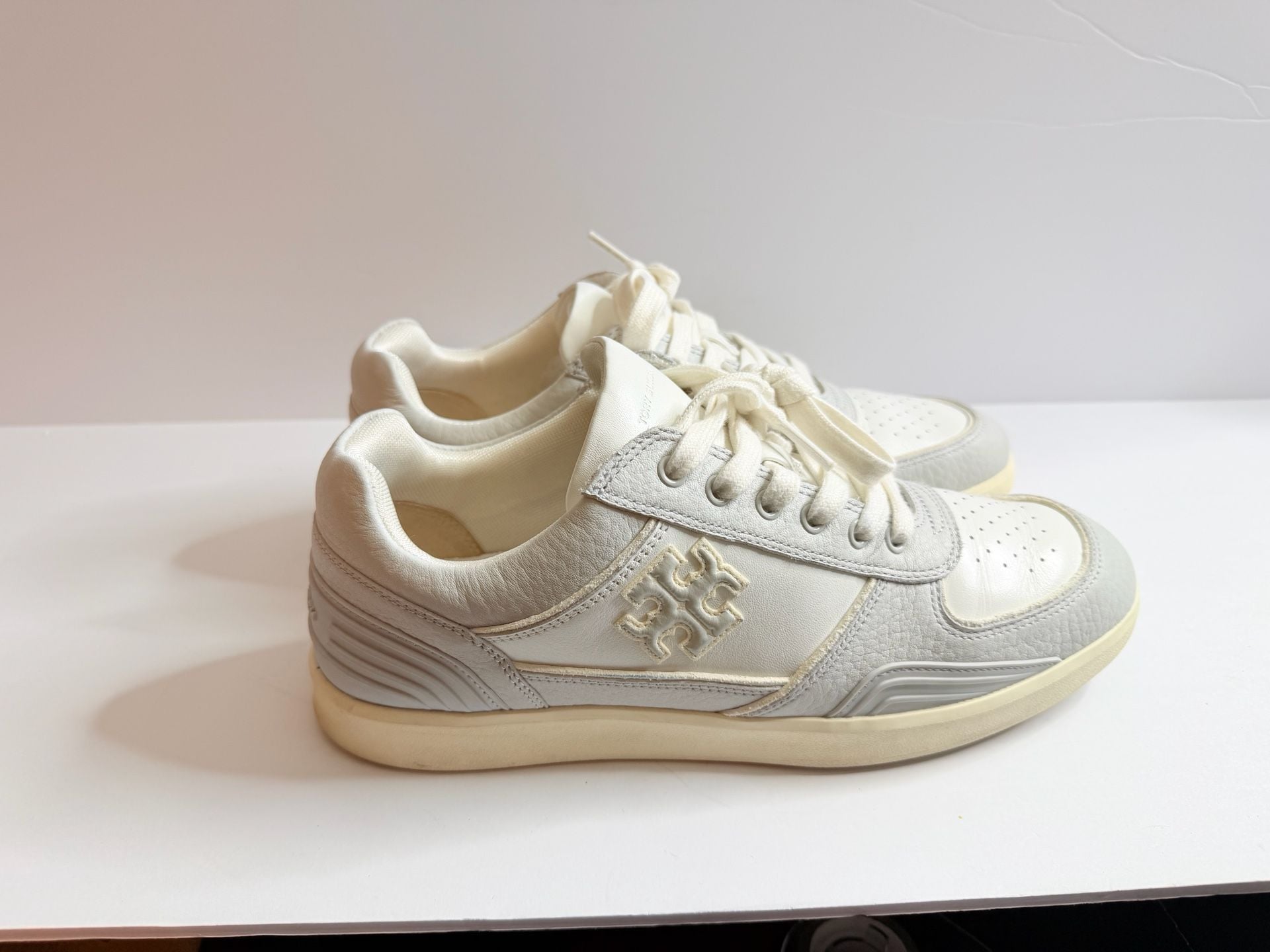 Tory Burch Clover Court Sneaker Size 9M White Titanium Leather Shoes 5