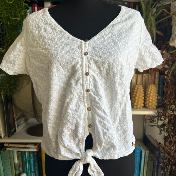 Roxy Top Size M White Embroidered Tie Front Short Sleeve