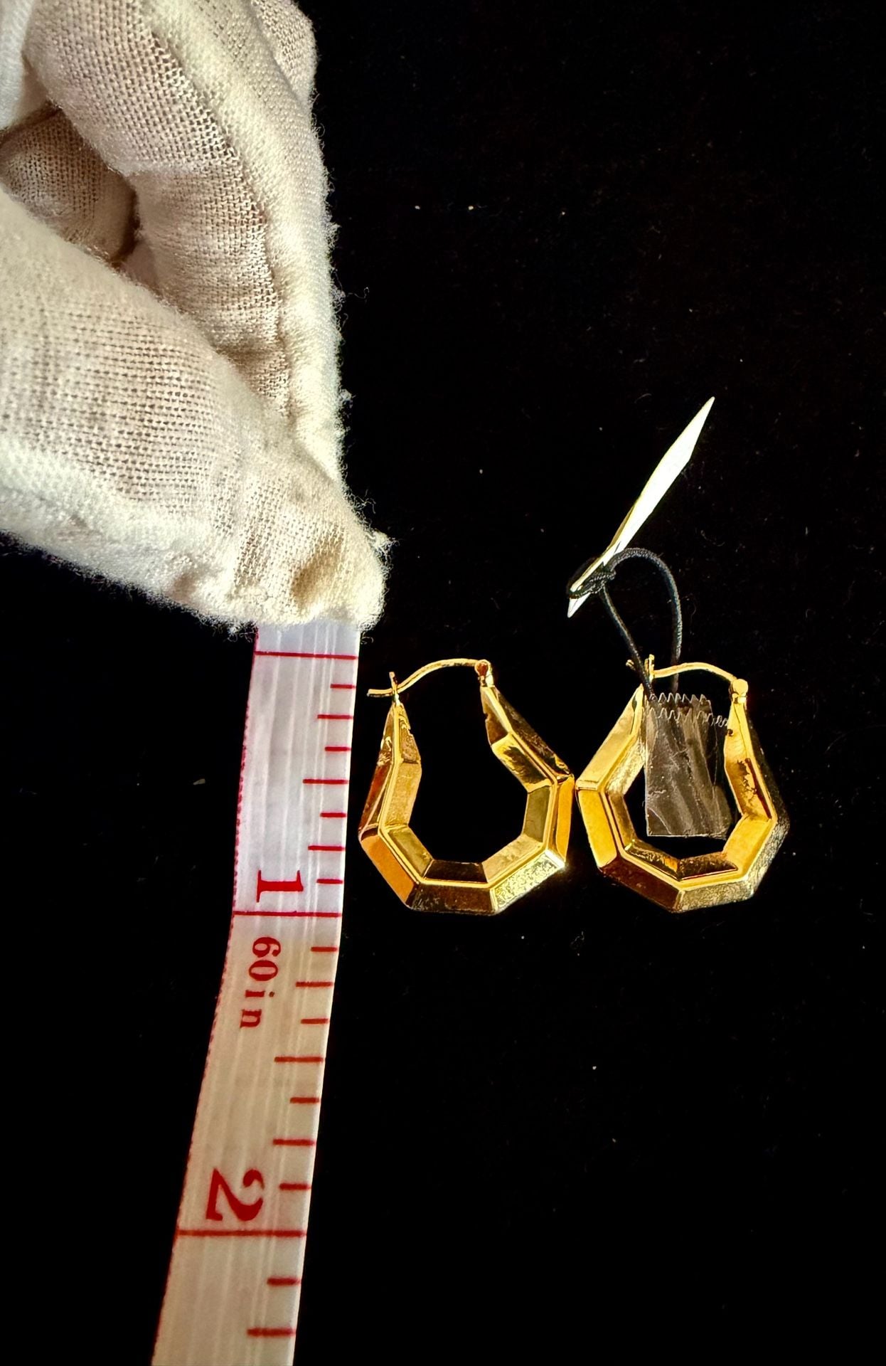 18K Yellow Gold EF Geometric Hexagon Hoop Earrings
Brand New
Firm Price 7