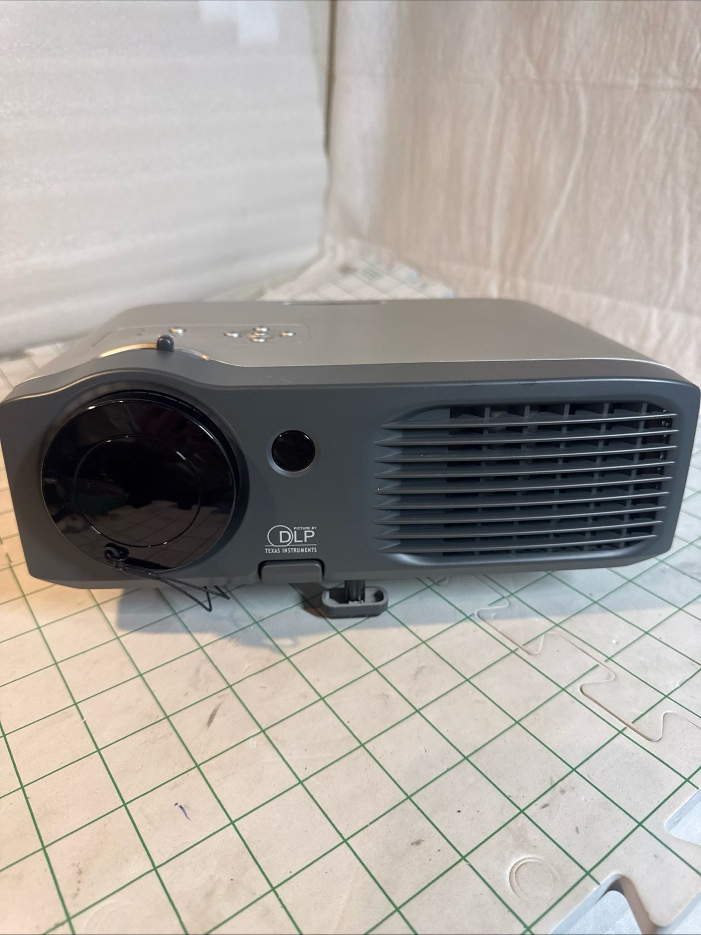 Optoma EP770 DLP Projector Projection Display Texas Instruments Multimedia Movie 1