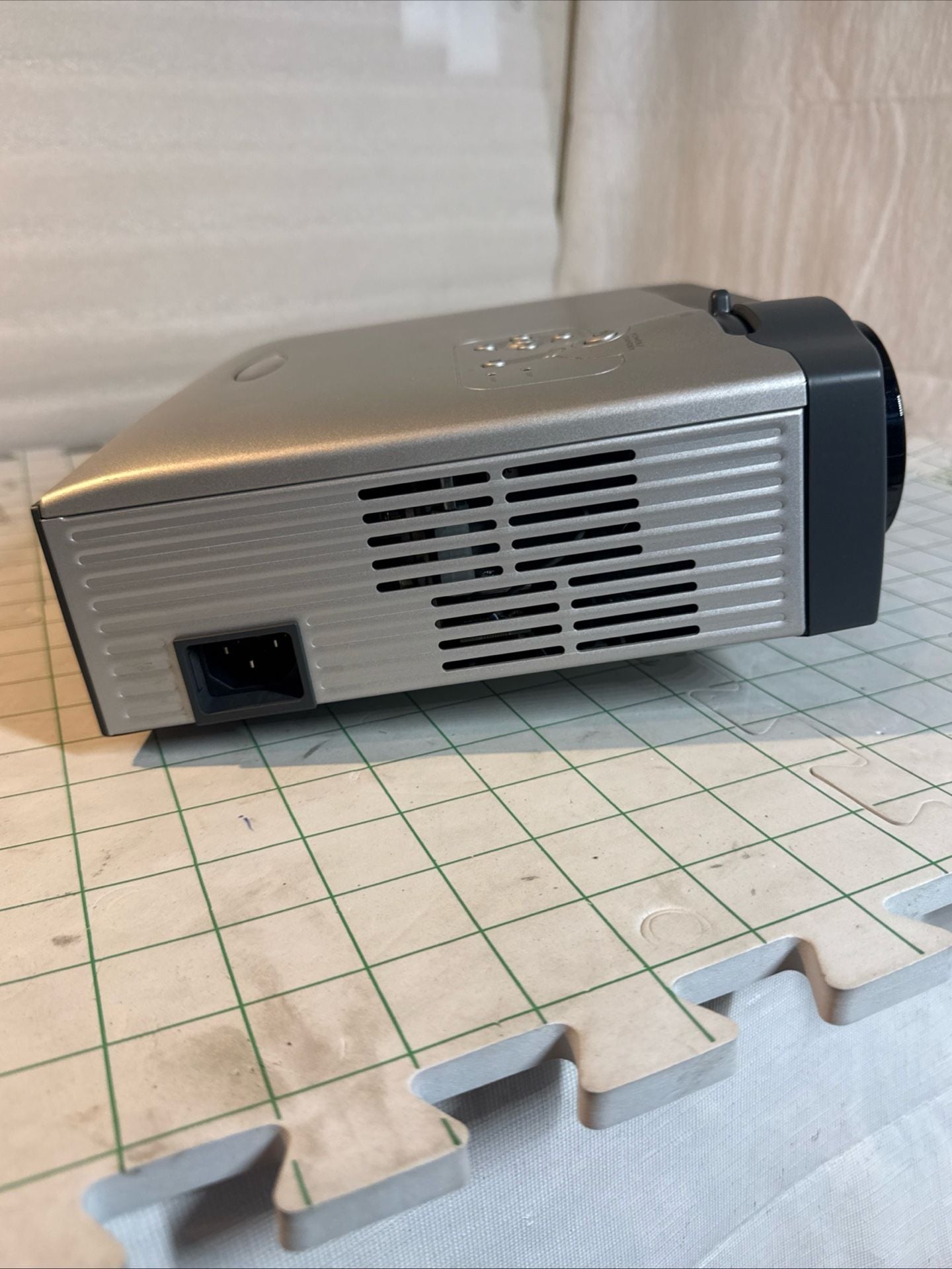 Optoma EP770 DLP Projector Projection Display Texas Instruments Multimedia Movie 4