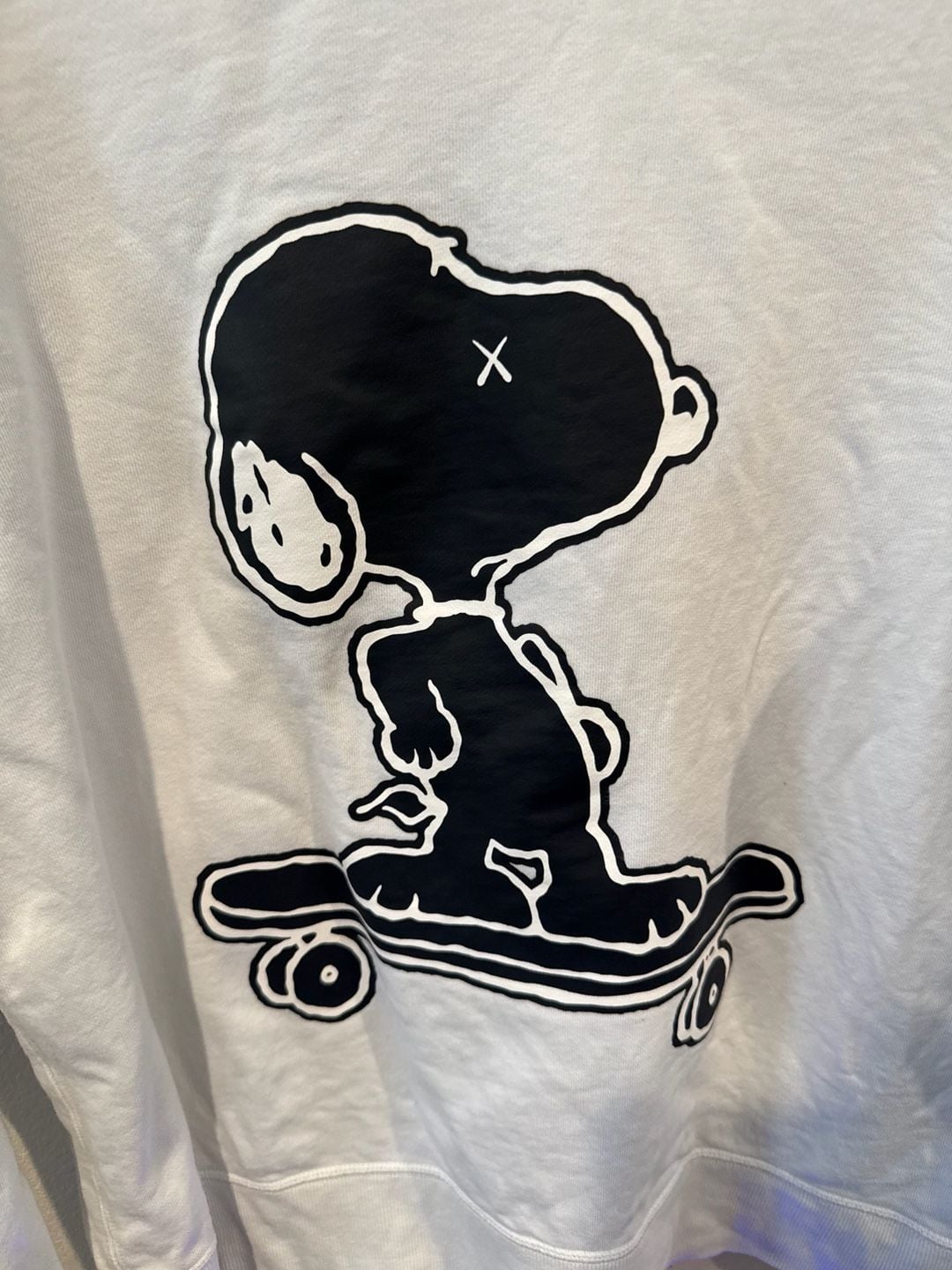 Uniqlo x Kaws x Peanuts Snoopy Sweatshirt Size L White 4