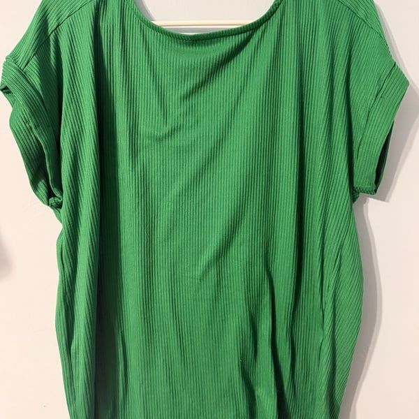 Set The Stage Top Size XL Green Ribbed Button Back Cap Sleeve