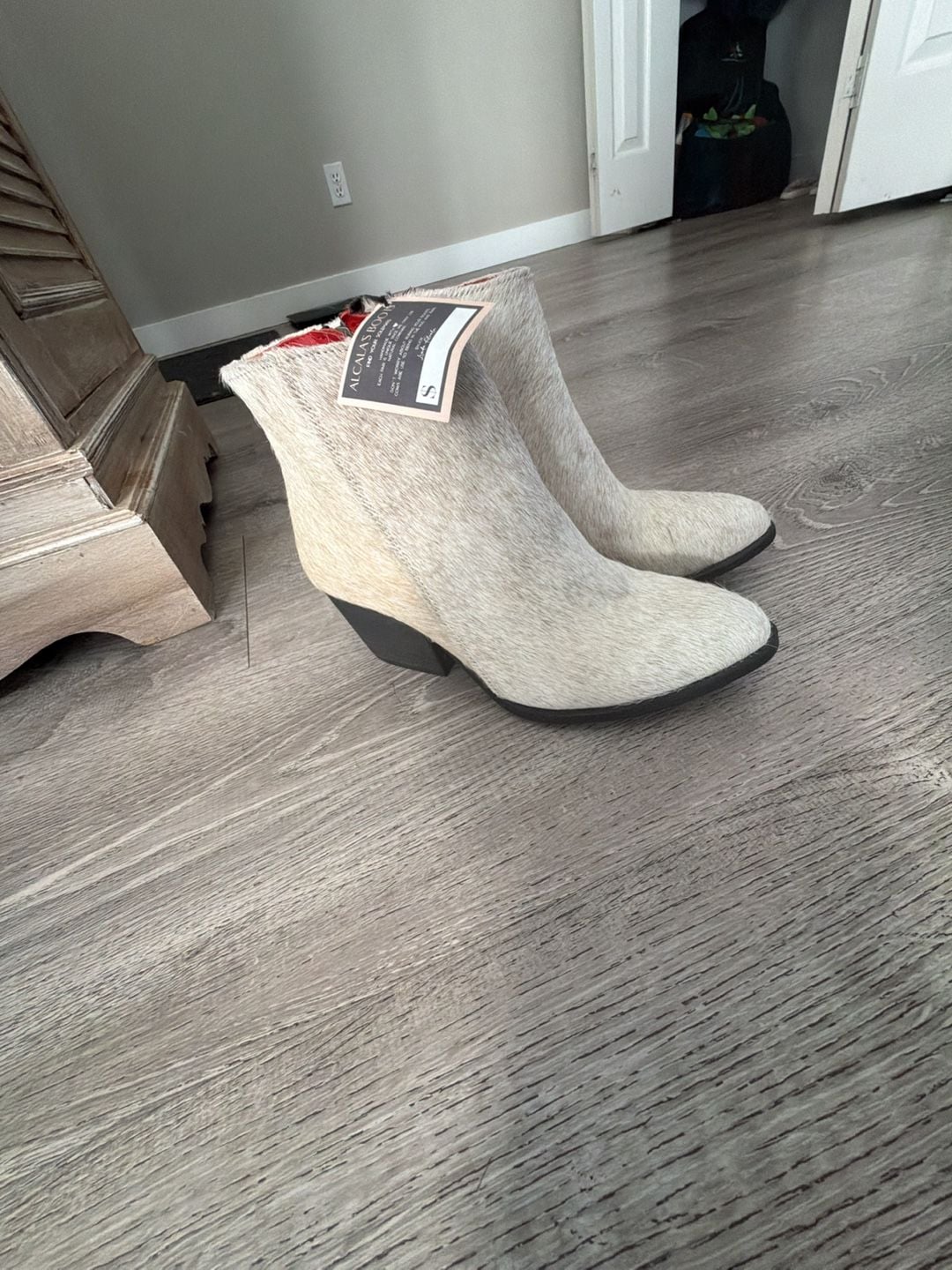 Alcala's Cowhide Western Ankle Boots 6